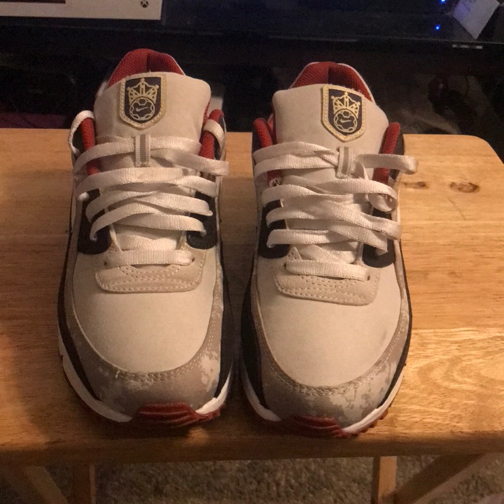 Rear soccer air max 90s